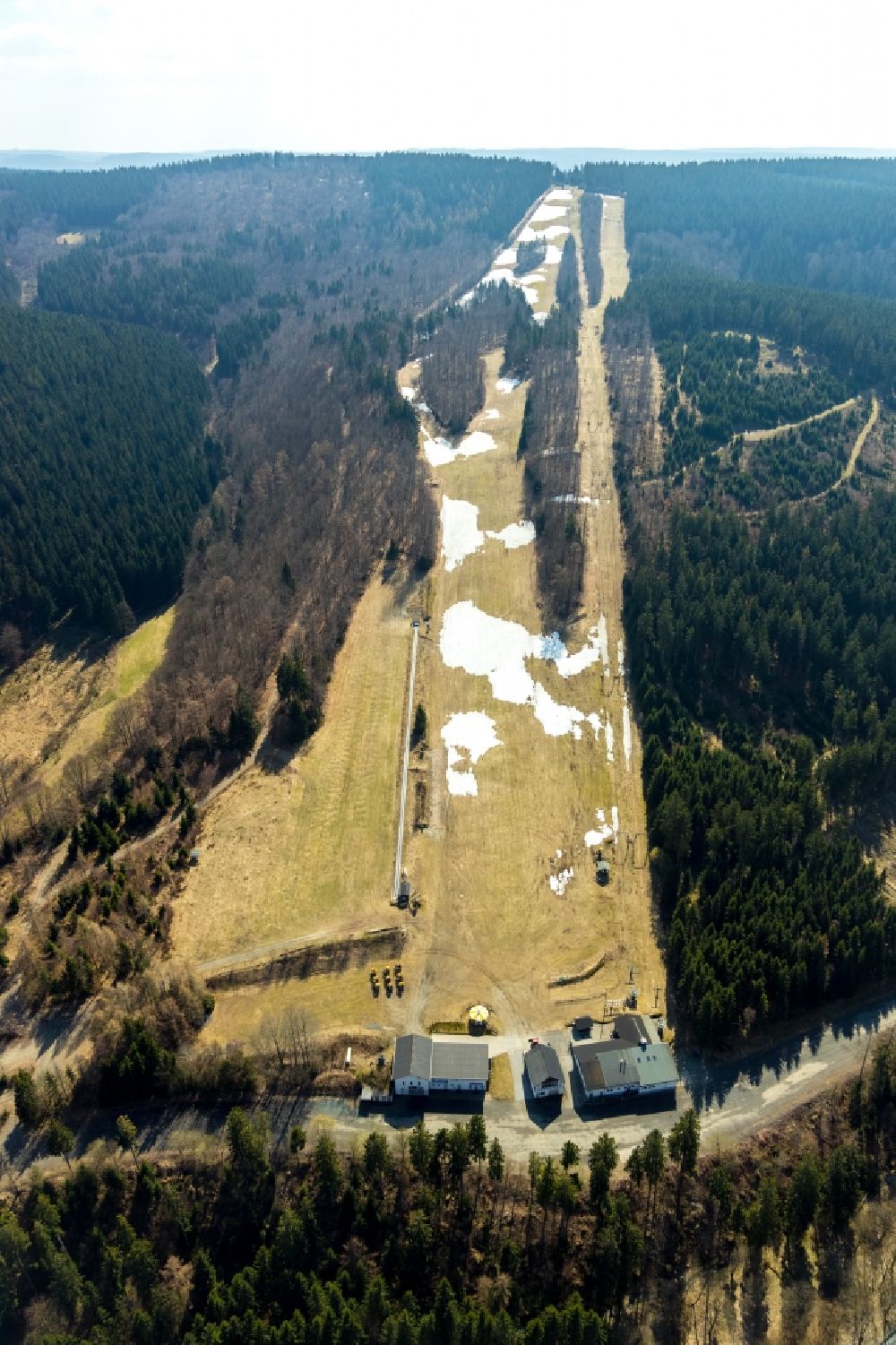 Luftbild Schmallenberg - Abfahrts- Skipiste mit Liftanlage Hunaulift in Schmallenberg im Bundesland Nordrhein-Westfalen, Deutschland