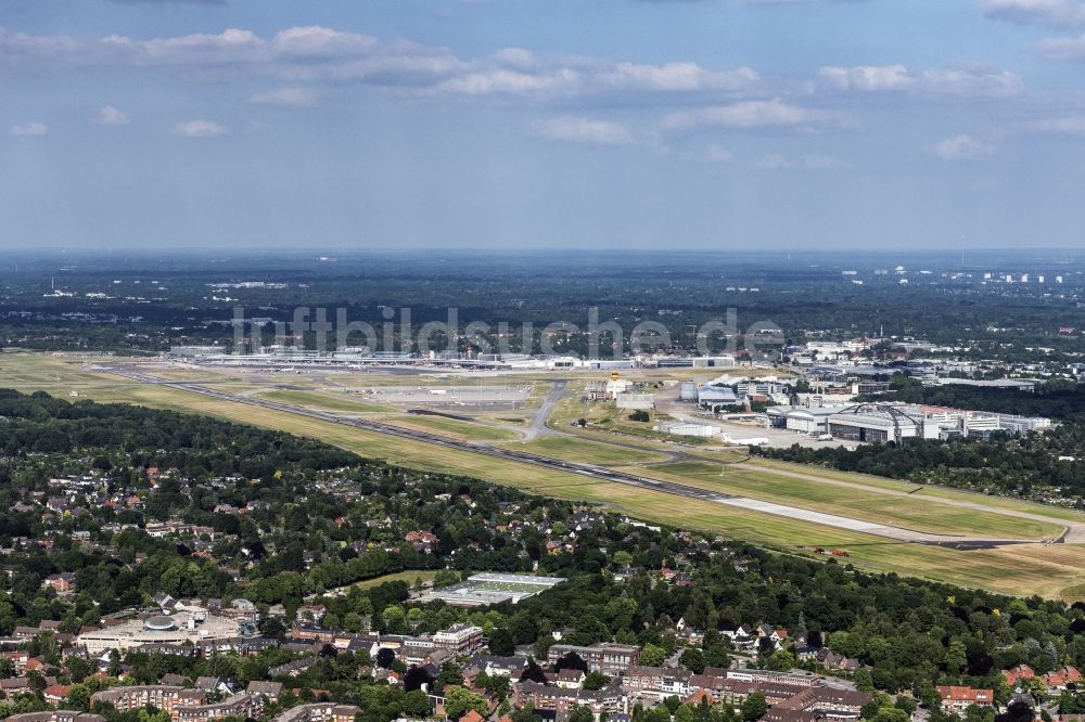 Luftaufnahme Hamburg - Abfertigungs- Gebäude und Terminals auf dem Gelände des Flughafen in Hamburg, Deutschland
