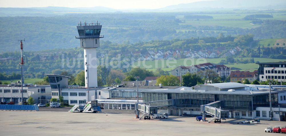 Erfurt aus der Vogelperspektive: Abfertigungshallen und Terminals am am Flughafen Erfurt- Bindersleben