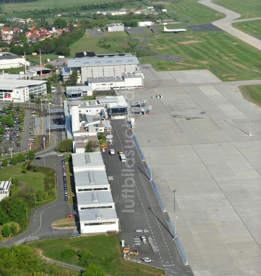 Luftbild Erfurt - Abfertigungshallen und Terminals am am Flughafen Erfurt- Bindersleben
