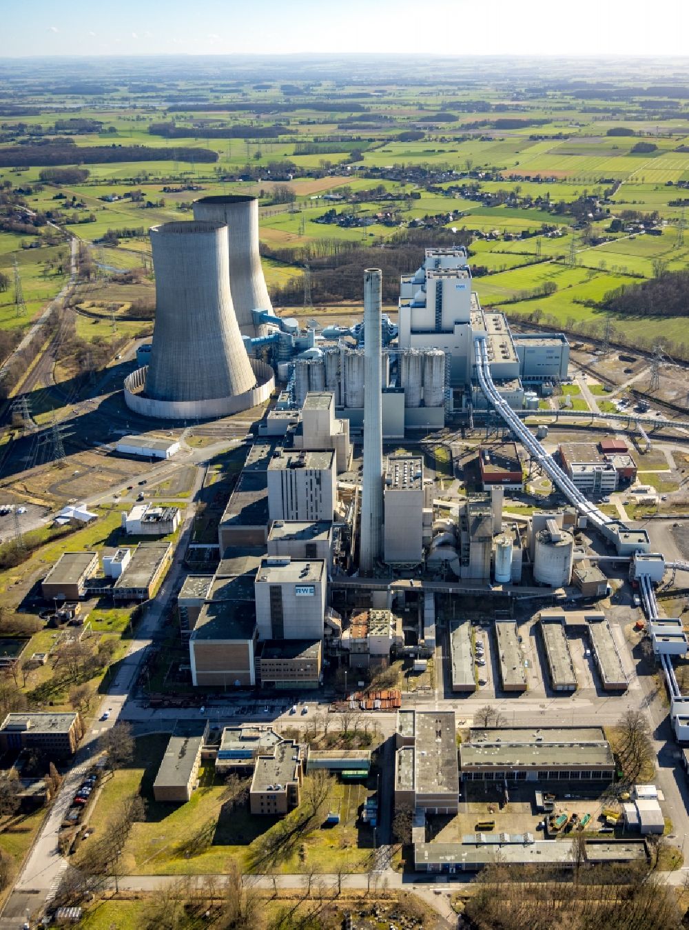 Hamm von oben - Abgaswolken des Kohlekraftwerk RWE-Power Gersteinwerk in Hamm im Bundesland Nordrhein-Westfalen