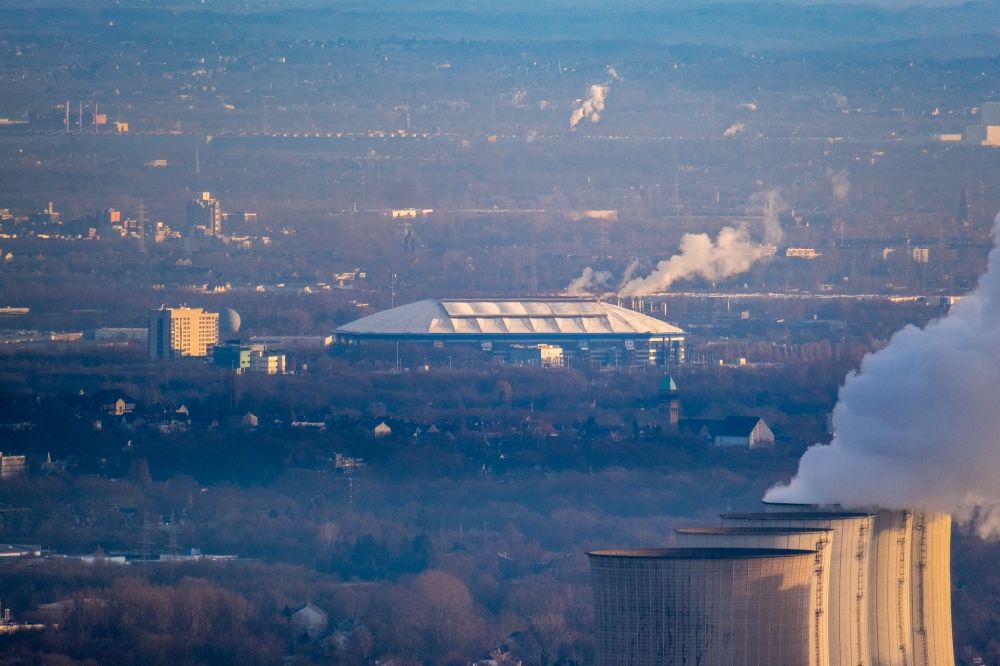 Luftbild Gelsenkirchen - Abgaswolken aus den Schloten der Kraftwerksanlagen des Kohle- Heizkraftwerkes in Gelsenkirchen im Bundesland Nordrhein-Westfalen, Deutschland