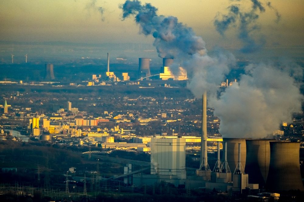 Luftaufnahme Hamm - Abgaswolken aus den Schloten der Kraftwerksanlagen des Kohle- Heizkraftwerkes in Hamm im Bundesland Nordrhein-Westfalen, Deutschland