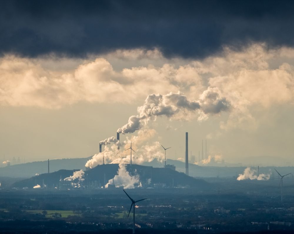 Luftbild Gelsenkirchen - Abgaswolken aus den Schloten der Kraftwerksanlagen des Kohlekraftwerkes Uniper Gelsenkirchen-Scholven in Gelsenkirchen im Bundesland Nordrhein-Westfalen, Deutschland