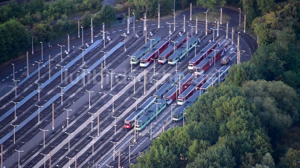 Bonn von oben - Abgestellte Straßenbahnen im Betriebshof Dransdorf im Bundesland Nordrhein-Westfalen, Deutschland