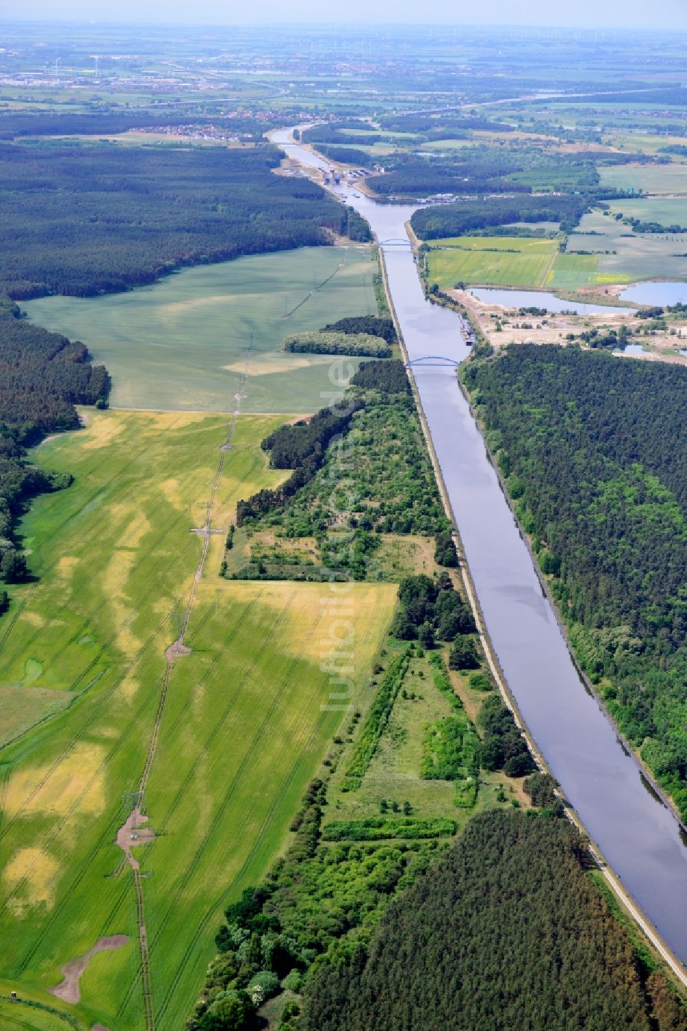 Niegripp von oben - Ablagerungsfläche nahe der Feldwegbrücke Niegripp-Detershagen über dem Elbe-Havel-Kanal im Bundesland Sachsen-Anhalt