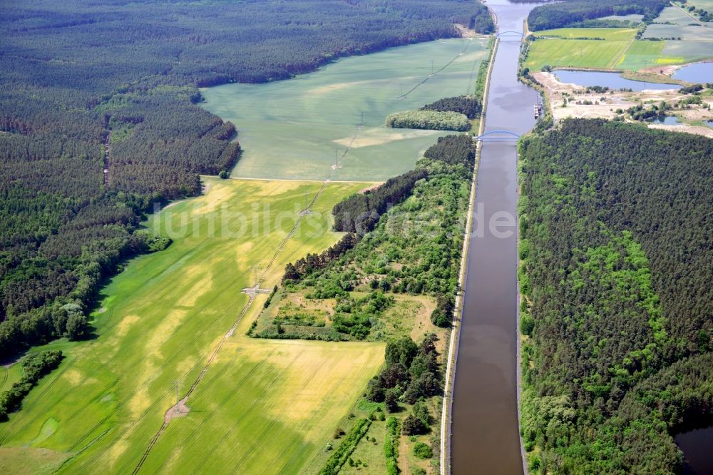 Niegripp aus der Vogelperspektive: Ablagerungsfläche nahe der Feldwegbrücke Niegripp-Detershagen über dem Elbe-Havel-Kanal im Bundesland Sachsen-Anhalt