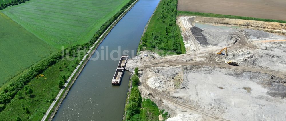 Bergzow aus der Vogelperspektive: Ablagerungsflächen bei Bergzow am Elbe-Havel-Kanal im Bundesland Sachsen-Anhalt