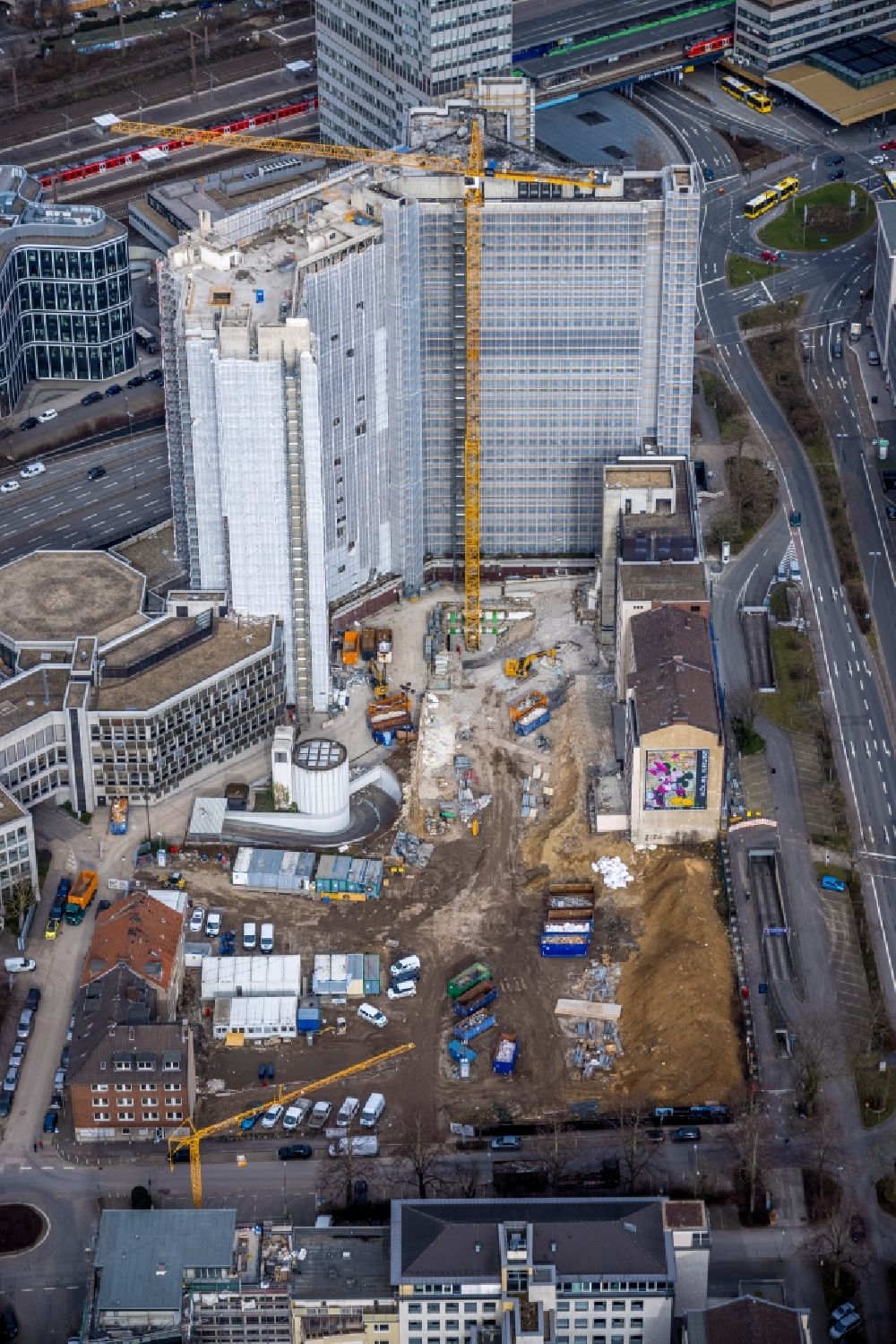 Essen von oben - Abriß- Baustelle zum Rückbau des Hochhaus- Gebäude der ehemaligen RWE Zentrale in Essen im Bundesland Nordrhein-Westfalen, Deutschland