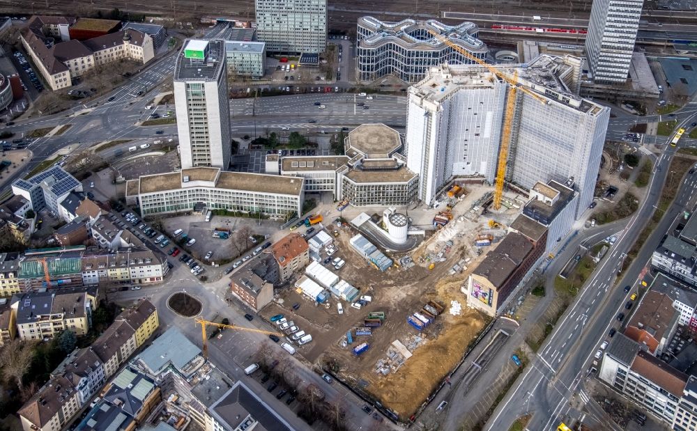 Luftbild Essen - Abriß- Baustelle zum Rückbau des Hochhaus- Gebäude der ehemaligen RWE Zentrale in Essen im Bundesland Nordrhein-Westfalen, Deutschland