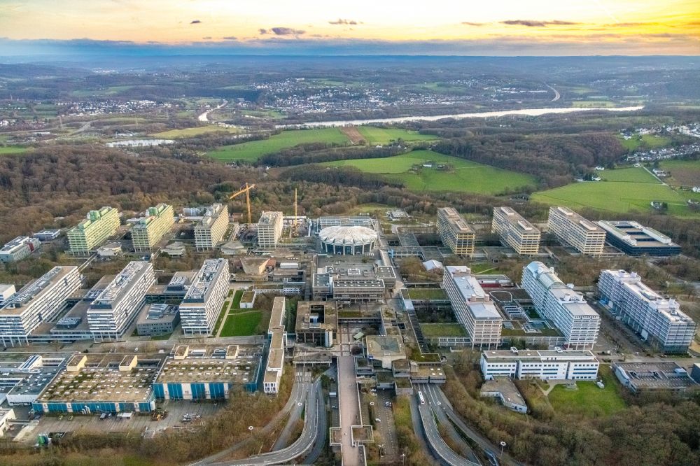 Luftbild Bochum - Abriß- Baustelle zum Rückbau des Hochhaus- Gebäude des NA-Gebäudes am Campus der Ruhr-Universität Bochum in Bochum im Bundesland Nordrhein-Westfalen, Deutschland