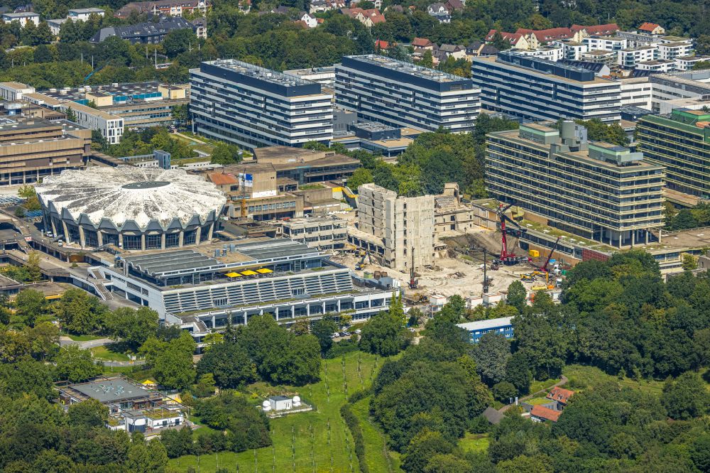 Luftaufnahme Bochum - Abriß- Baustelle zum Rückbau des Hochhaus- Gebäude des NA-Gebäudes am Campus der Ruhr-Universität Bochum in Bochum im Bundesland Nordrhein-Westfalen, Deutschland