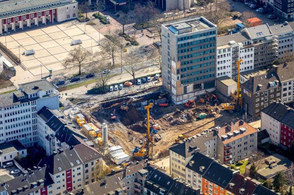 Essen von oben - Abriß- Baustelle zum Rückbau des Hochhaus- Gebäude an der Huyssenallee in Essen im Bundesland Nordrhein-Westfalen, Deutschland