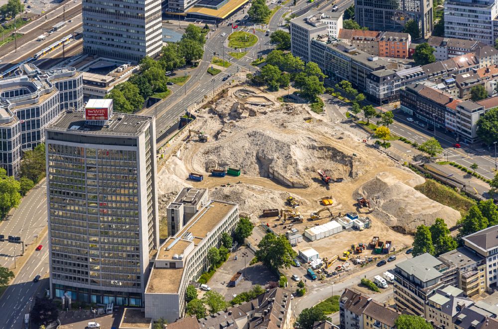 Luftaufnahme Essen - Abriß- Baustelle zum Rückbau des Hochhaus- Gebäude Thyssenhaus in Essen im Bundesland Nordrhein-Westfalen, Deutschland
