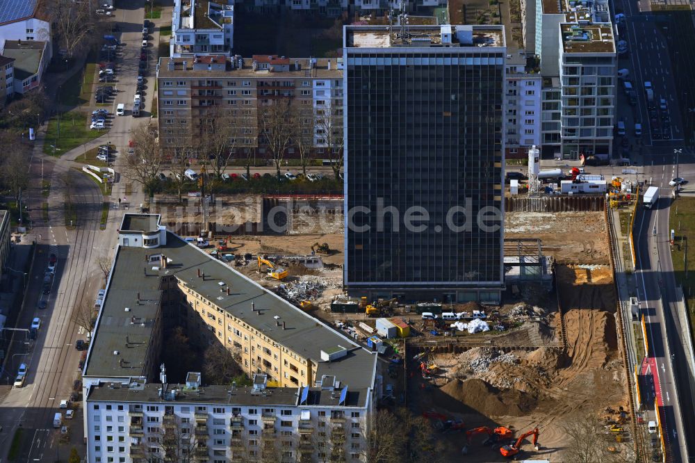 Luftbild Karlsruhe - Abriß- Baustelle zum Rückbau des Hochhaus- Gebäude Verwaltungsgebäude Landratsamt in Karlsruhe im Bundesland Baden-Württemberg, Deutschland