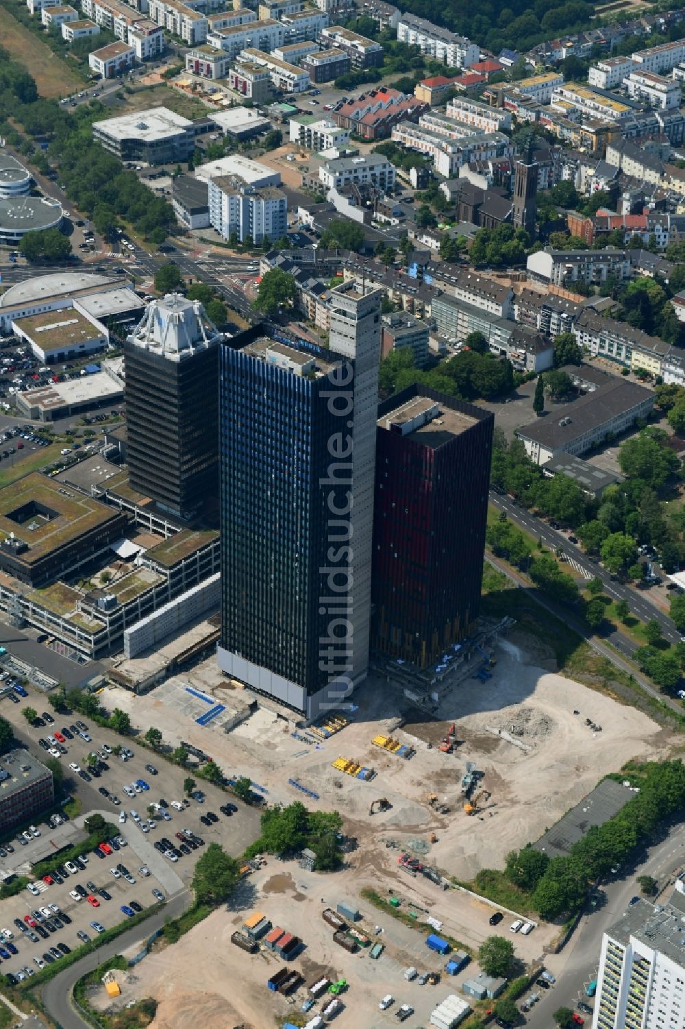 Köln von oben - Abriß- Baustelle zum Rückbau des Hochhaus- Gebäude Die Welle im Ortsteil Raderthal in Köln im Bundesland Nordrhein-Westfalen, Deutschland