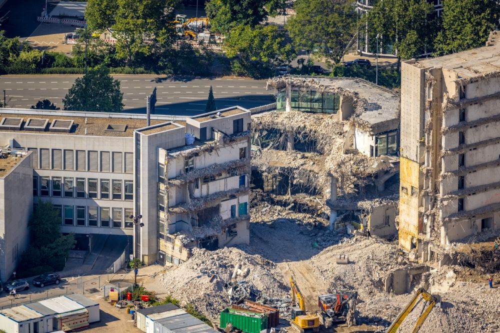 Luftaufnahme Essen - Abriß- Baustelle zum Rückbau des Hochhaus- Gebäude Ypsilon-Haus in Essen im Bundesland Nordrhein-Westfalen, Deutschland