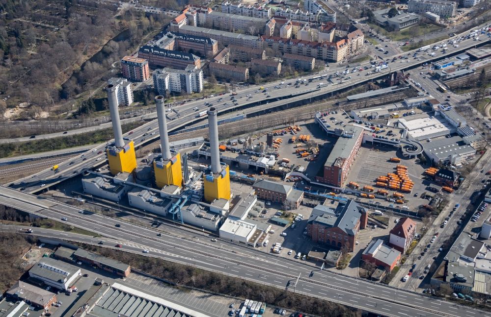 Luftbild Berlin - Abriß und Demontage der Schornsteine der Kraftwerksanlagen des Heizkraftwerkes Wilmersdorf Schmargendorf in Berlin, Deutschland