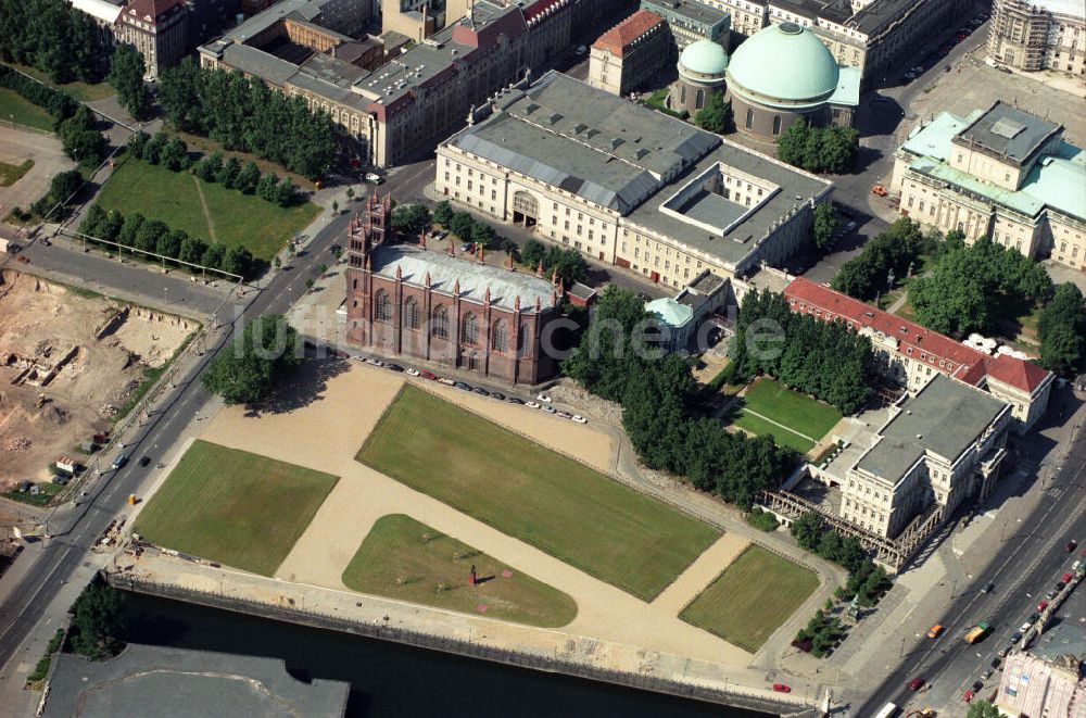 Luftbild Berlin - Abriß des ehemaligen Außenministeriums der DDR in Berlin Mitte