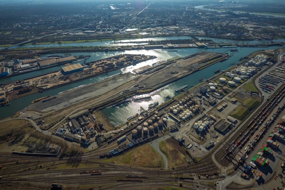 Luftbild Duisburg - Abriß- und Entsorgungsarbeiten an den Trümmer- Resten auf der Kohleninsel zum Neubau eines Containerterminals in Duisburg im Bundesland Nordrhein-Westfalen, Deutschland