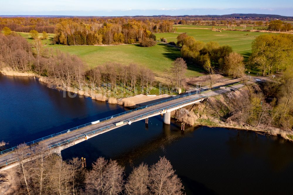 Liepe aus der Vogelperspektive: Abriß und Ersatzneubau Wegebrücke in Liepe im Bundesland Brandenburg, Deutschland