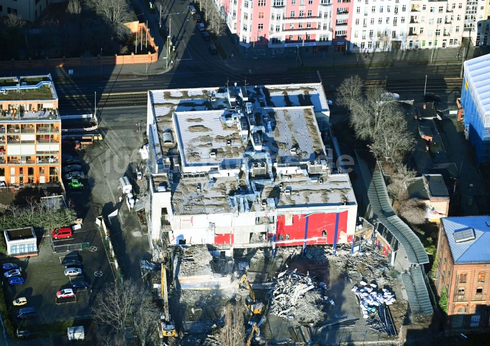 Luftbild Berlin - Abriß des Filmtheater UCI im Ortsteil Friedrichshain in Berlin, Deutschland