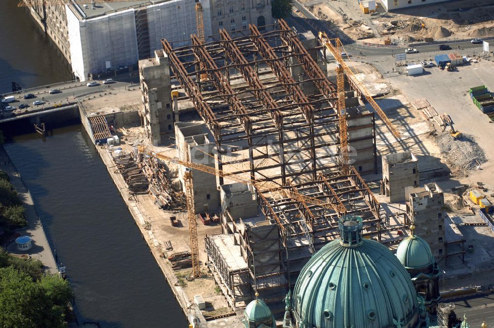 Luftbild Berlin - Abriss des Palast der Republik in Berlin-Mitte