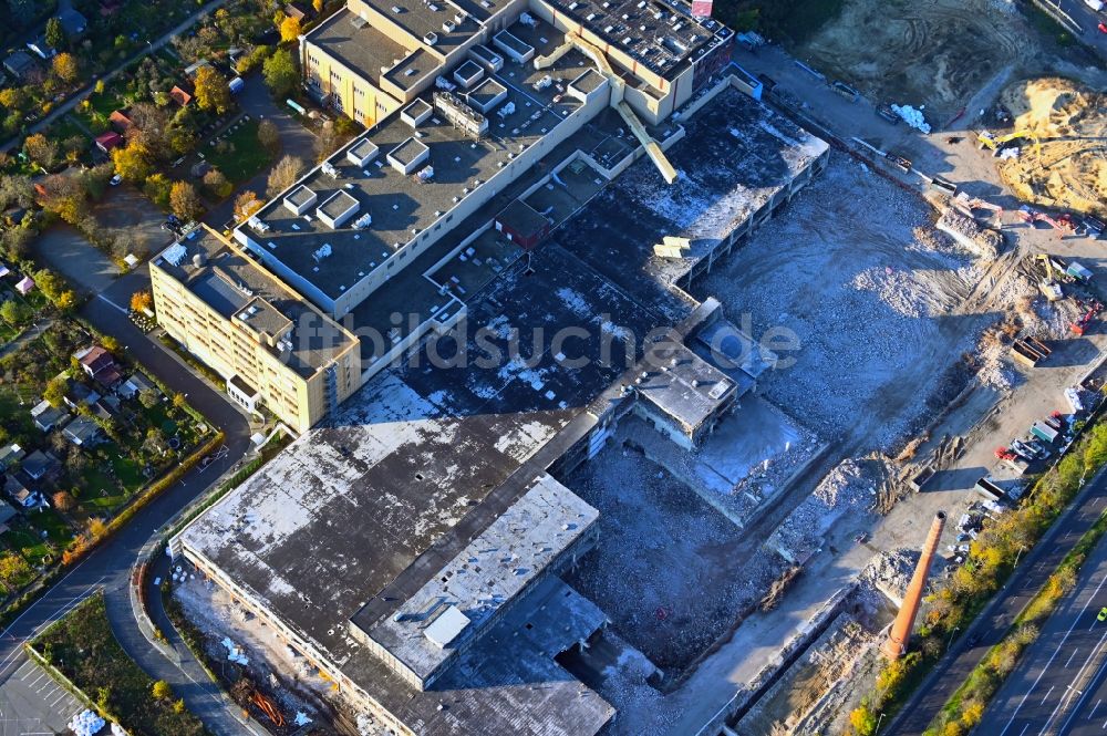 Luftaufnahme Berlin - Abrißarbeiten auf dem Gelände der Industrie- Ruine Tabakfabrik Reemtsma im Ortsteil Schmargendorf in Berlin, Deutschland