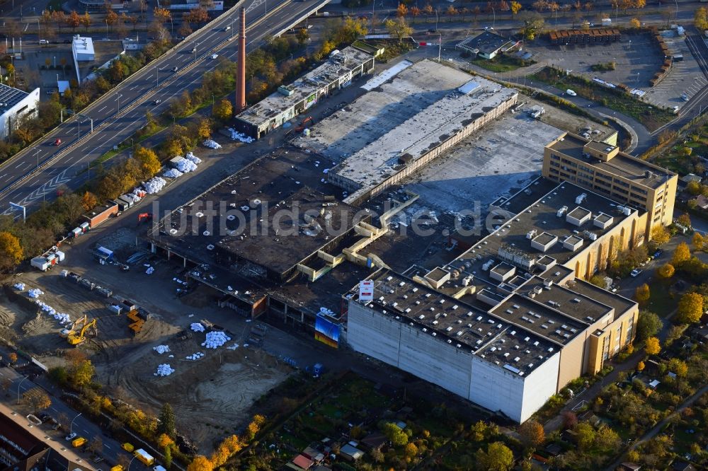 Berlin von oben - Abrißarbeiten auf dem Gelände der Industrie- Ruine Tabakfabrik Reemtsma im Ortsteil Schmargendorf in Berlin, Deutschland
