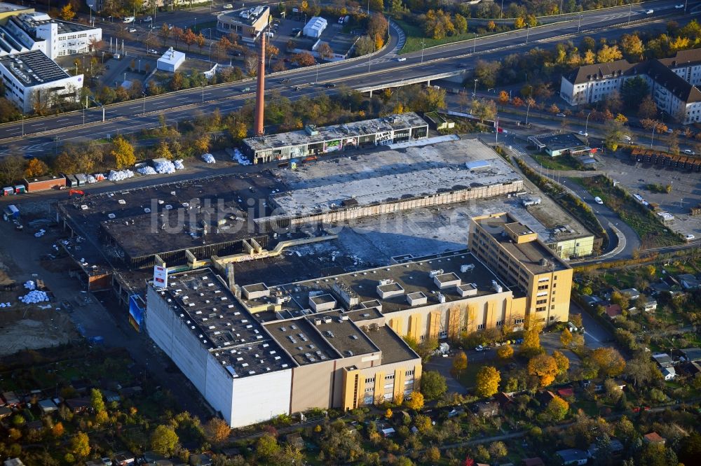 Luftbild Berlin - Abrißarbeiten auf dem Gelände der Industrie- Ruine Tabakfabrik Reemtsma im Ortsteil Schmargendorf in Berlin, Deutschland