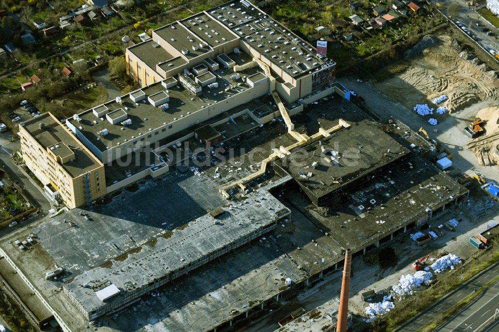 Luftaufnahme Berlin - Abrißarbeiten auf dem Gelände der Industrie- Ruine Tabakfabrik Reemtsma im Ortsteil Schmargendorf in Berlin, Deutschland
