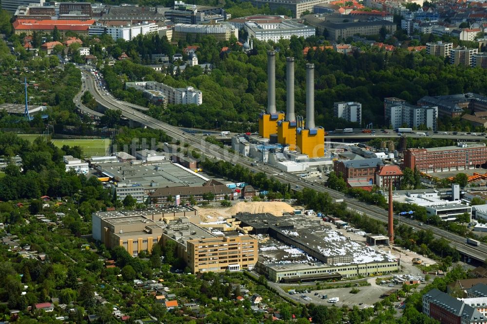 Berlin von oben - Abrißarbeiten auf dem Gelände der Industrie- Ruine Tabakfabrik Reemtsma im Ortsteil Schmargendorf in Berlin, Deutschland