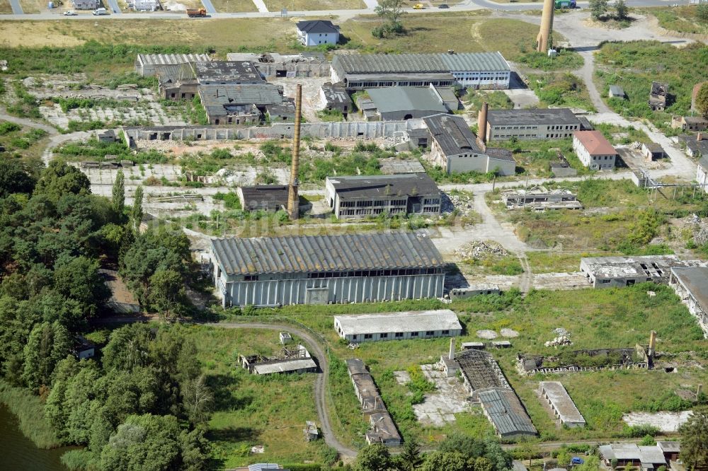 Luftaufnahme Zernsdorf - Abrißarbeiten auf dem Gelände der Ruine auf dem ehemaligen Werftgelände in Zernsdorf im Bundesland Brandenburg