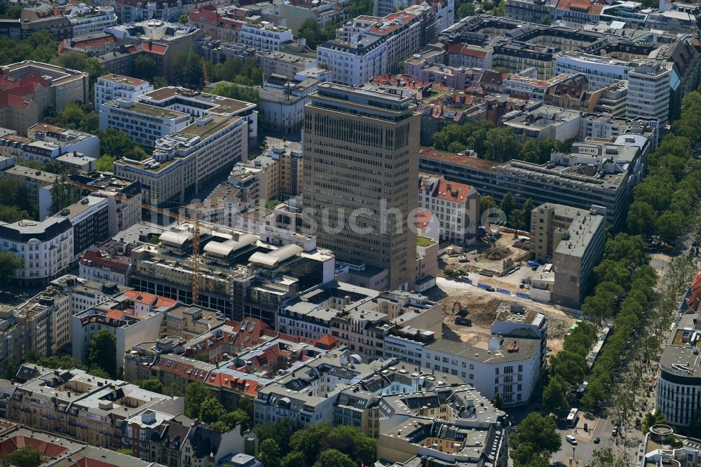 Berlin von oben - Abrißfläche der Bürohaus- Gebäude am Hochhaus Kurfürstendamm Karree im Ortsteil Charlottenburg in Berlin, Deutschland