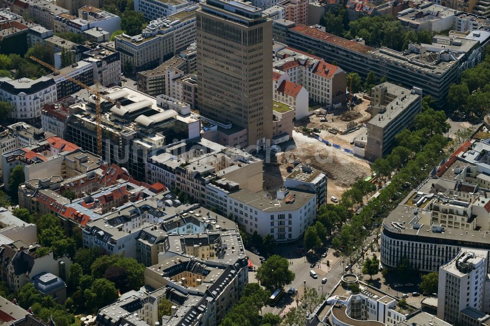 Luftaufnahme Berlin - Abrißfläche der Bürohaus- Gebäude am Hochhaus Kurfürstendamm Karree im Ortsteil Charlottenburg in Berlin, Deutschland