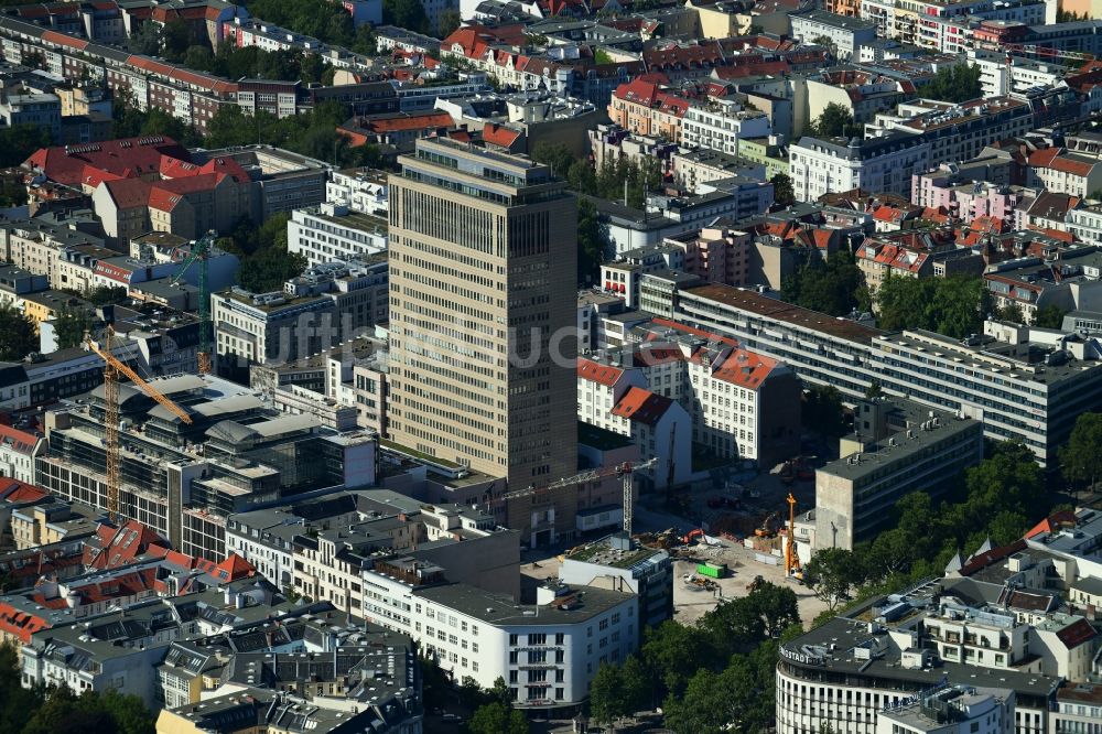 Berlin von oben - Abrißfläche der Bürohaus- Gebäude am Hochhaus Kurfürstendamm Karree im Ortsteil Charlottenburg in Berlin, Deutschland