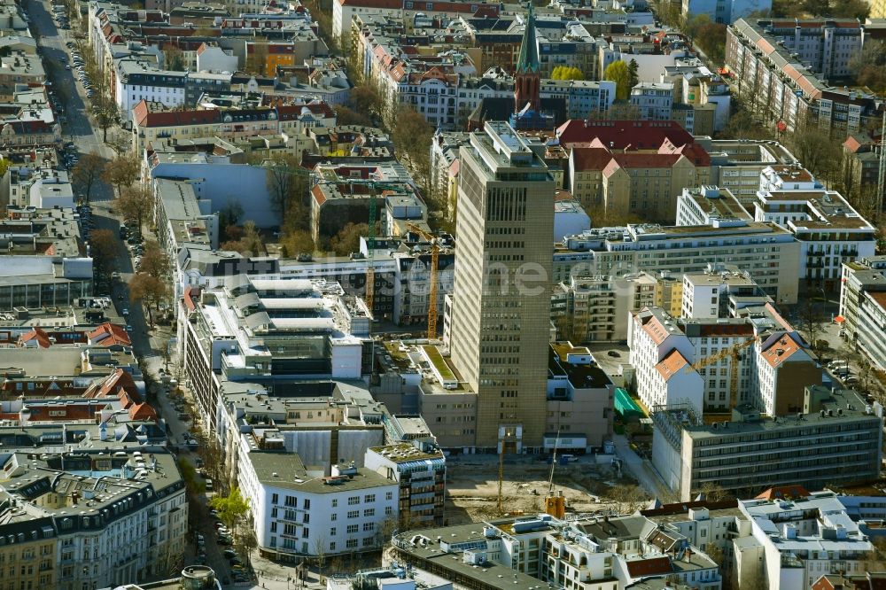 Berlin aus der Vogelperspektive: Abrißfläche der Bürohaus- Gebäude am Hochhaus Kurfürstendamm Karree im Ortsteil Charlottenburg in Berlin, Deutschland