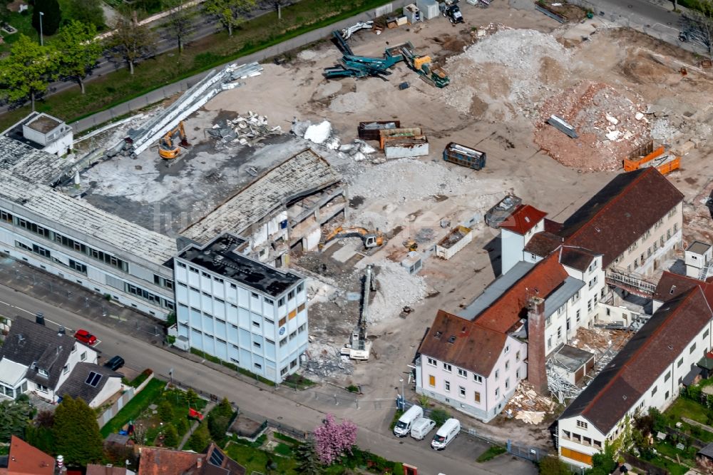 Luftaufnahme Kenzingen - Abrißfläche der Bürohaus- Gebäude Kaiserhöfe Bombacher Strasse in Kenzingen im Bundesland Baden-Württemberg, Deutschland