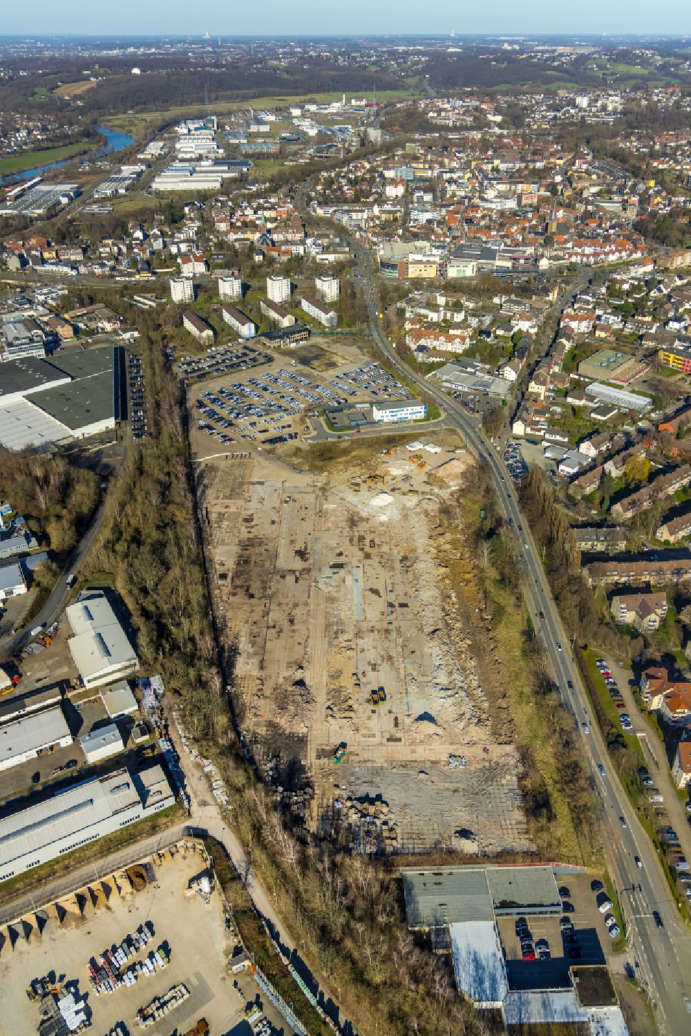 Luftbild Hattingen - Abrissfläche auf dem ehemaligen O&K-Gelände mit neuem Parkplatz und Polizeiwache entlang der Nierenhofer Straße in Hattingen im Bundesland Nordrhein-Westfalen, Deutschland