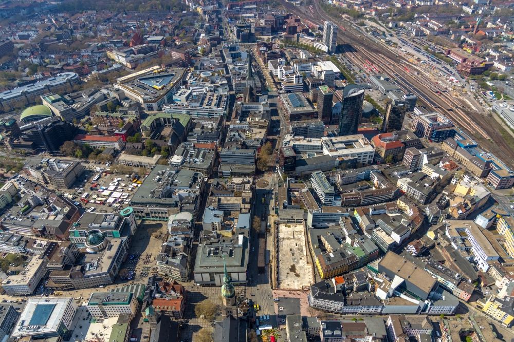 Luftaufnahme Dortmund - Abrissfläche des ehemaligen Kaufhaus- Gebäudes an der Kampstraße neben der St. Reinold in Dortmund im Bundesland Nordrhein-Westfalen, Deutschland