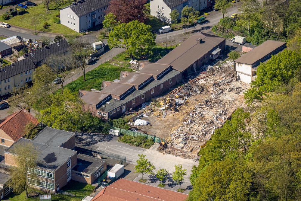Luftbild Bergkamen - Abrißfläche des ehemaligen Schul- Gebäude Gemeinschaftsgrundschule Alisoschule in Bergkamen im Bundesland Nordrhein-Westfalen, Deutschland