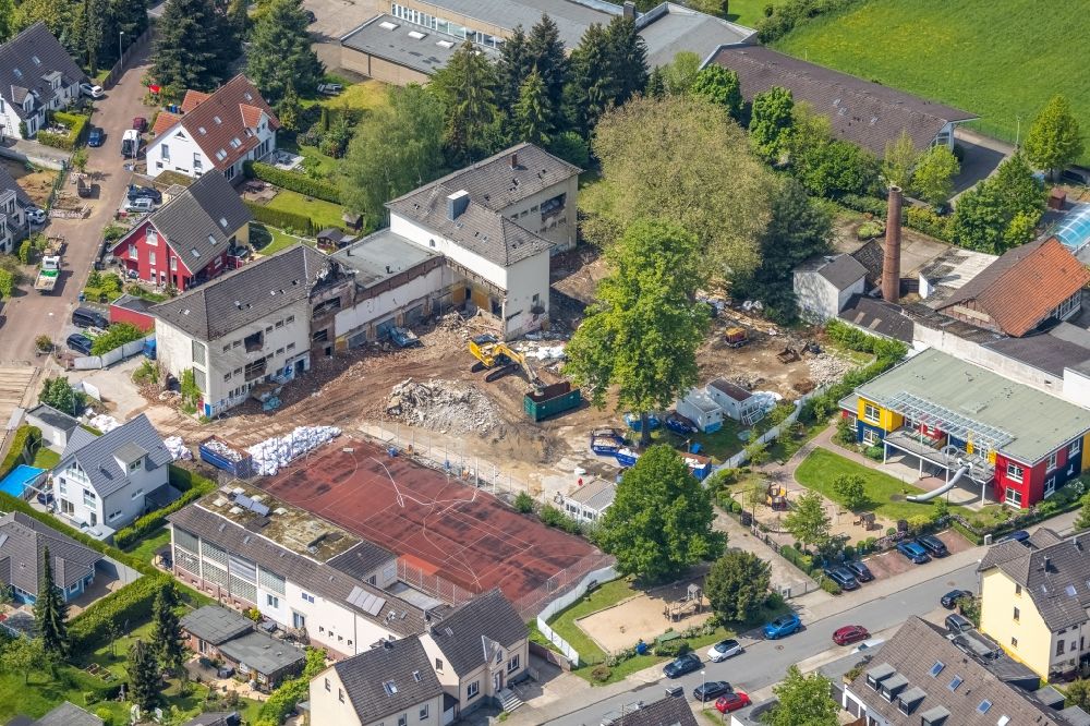 Luftbild Kettwig - Abrißfläche des ehemaligen Schul- Gebäude der Schule an der Ruhr am Mintarder Weg in Kettwig im Bundesland Nordrhein-Westfalen, Deutschland