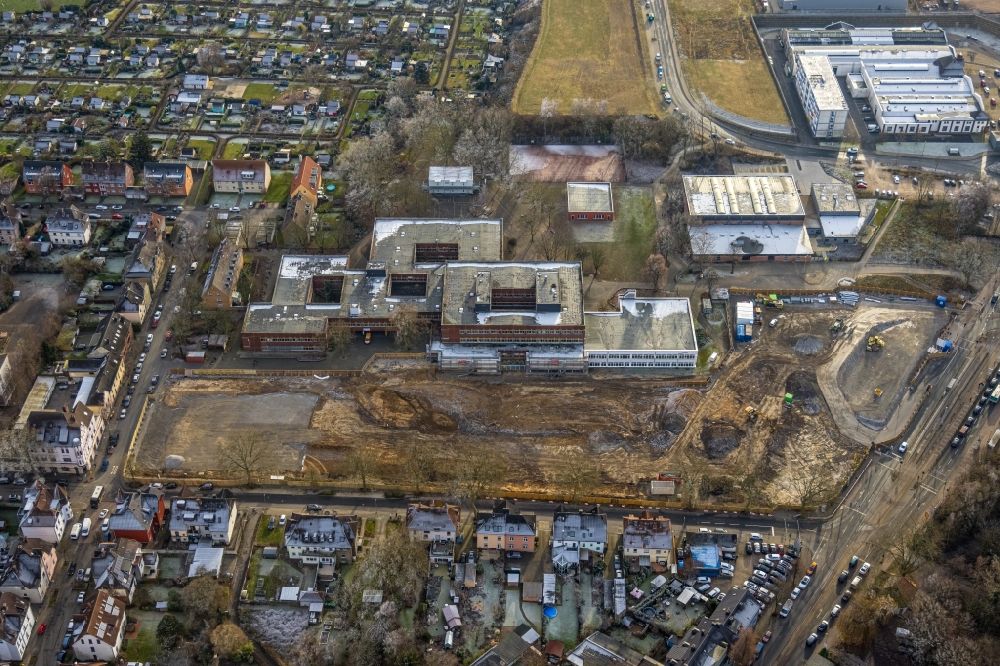 Luftaufnahme Bochum - Abrissfläche des ehemaligen Schul- Gebäude des Schulzentrum Gerthe an der Heinrichstraße in Bochum im Bundesland Nordrhein-Westfalen, Deutschland