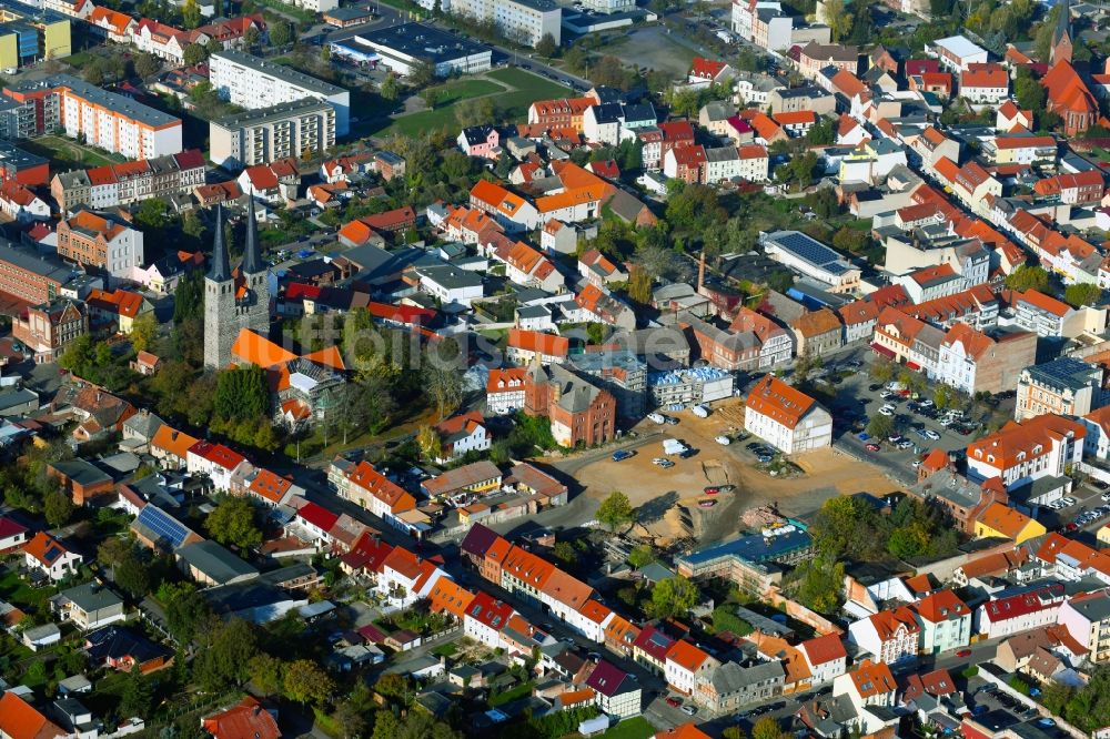 Luftaufnahme Burg - Abrißfläche des Gebäudes Wohnhauses an der Brüderstraße in Burg im Bundesland Sachsen-Anhalt, Deutschland