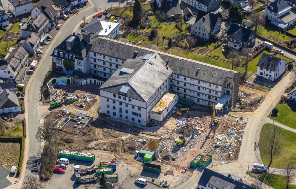 Luftbild Olsberg - Abrissfläche des Mehrfamilienhaus - Gebäudes Schwesternwohnheim in Olsberg im Bundesland Nordrhein-Westfalen, Deutschland