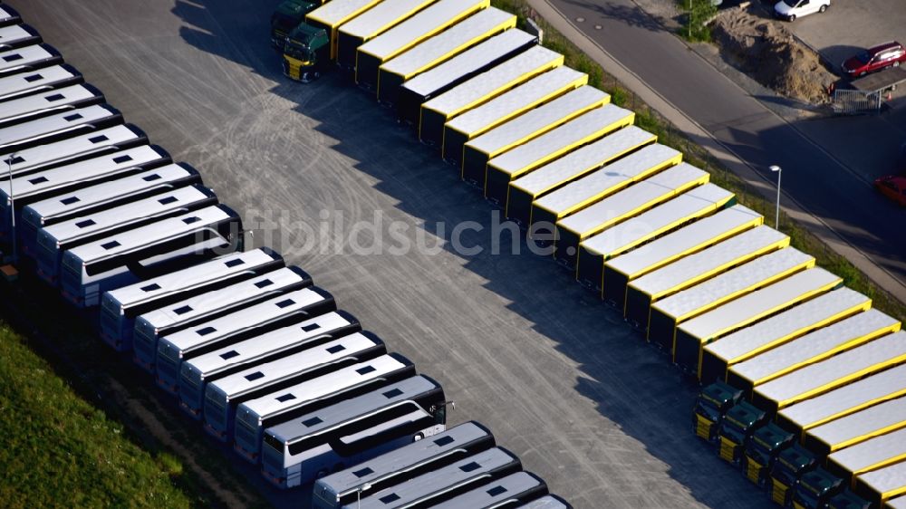 Luftaufnahme Reichshof - Abstellfläche für Busse und Lastkraftwagen in der Gewerbeparkstraße in Reichshof im Bundesland Nordrhein-Westfalen, Deutschland