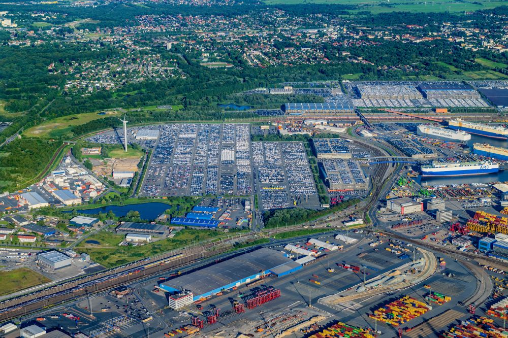 Luftbild Bremerhaven - Abstellflächen des Logistikunternehmens BLG Automotive Logistics GmbH & Co. KG am Überseehafen in Bremerhaven im Bundesland Bremen, Deutschland