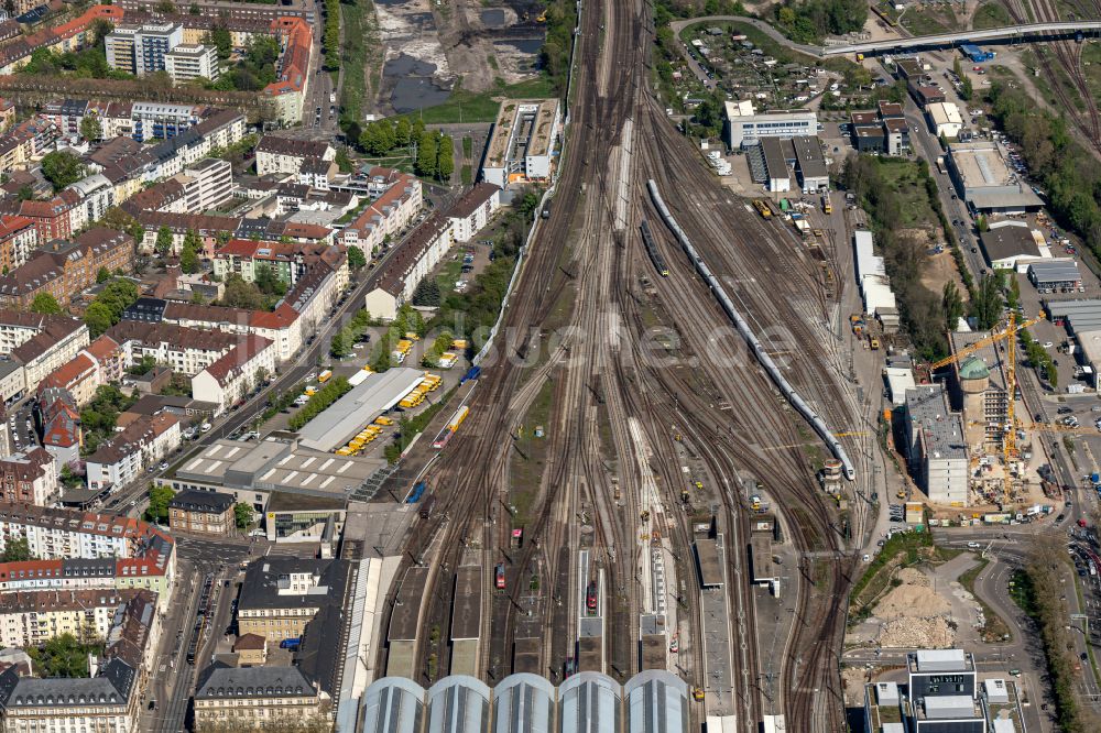Karlsruhe von oben - Abstellgleisen des Rangierbahnhof am Hauptbahnhof in Karlsruhe im Bundesland Baden-Württemberg, Deutschland