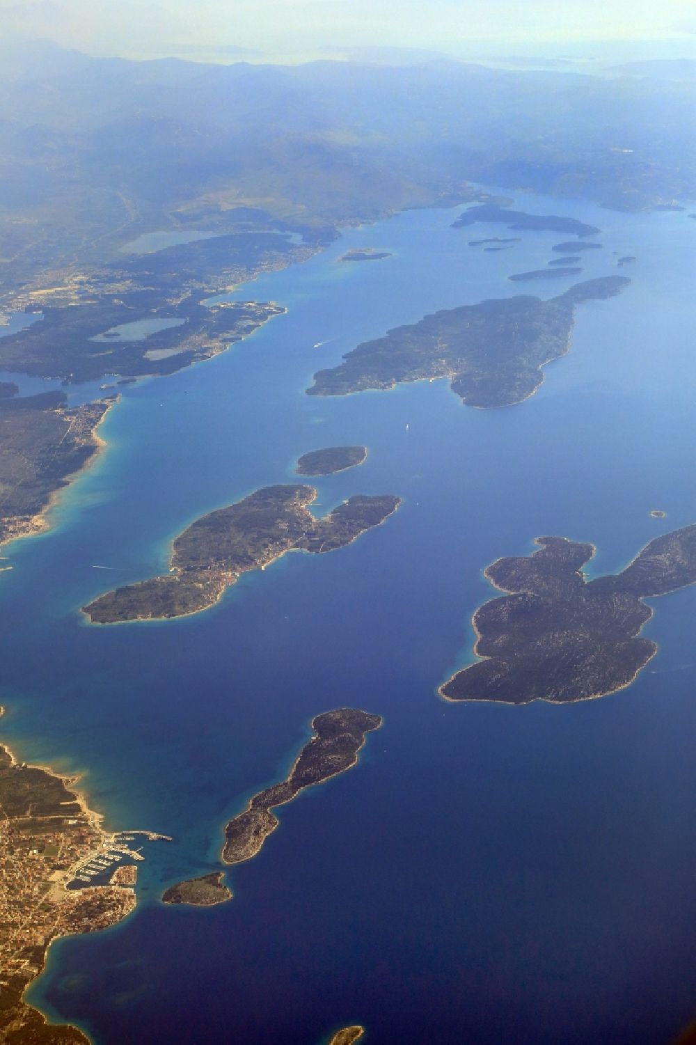 Luftaufnahme Prvic Sepurine - Adria Insel Tijat Prvic im Adriatischen Meer in Prvic Sepurine in Sibensko-kninska zupanija, Kroatien