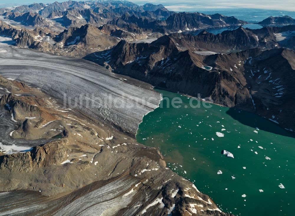 Luftbild Liverpool Land - Age-Nielsen-Gletscher in der Felsen- und Berglandschaft in Kommuneqarfik Sermersooq, Grönland